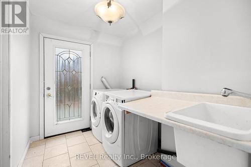 1 Prince Edward Drive, St. Catharines (443 - Lakeport), ON - Indoor Photo Showing Laundry Room