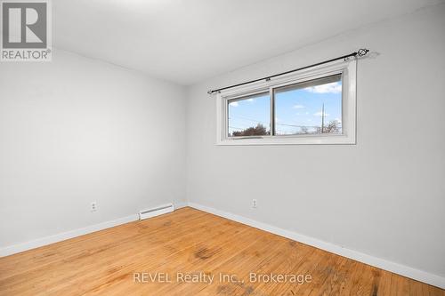 1 Prince Edward Drive, St. Catharines (443 - Lakeport), ON - Indoor Photo Showing Other Room