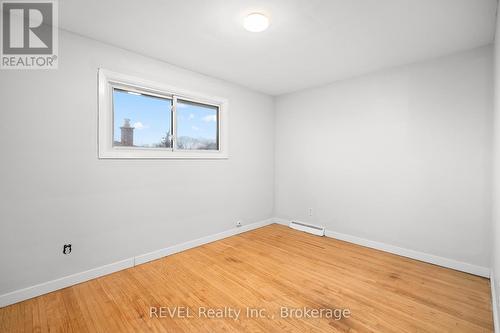 1 Prince Edward Drive, St. Catharines (443 - Lakeport), ON - Indoor Photo Showing Other Room