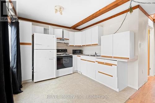 1 Prince Edward Drive, St. Catharines (443 - Lakeport), ON - Indoor Photo Showing Kitchen