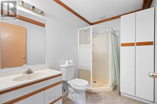 1 Prince Edward Drive, St. Catharines (443 - Lakeport), ON - Indoor Photo Showing Bathroom