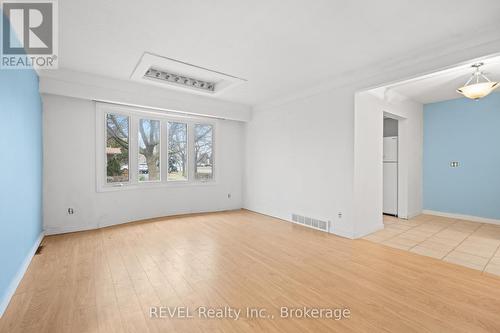 1 Prince Edward Drive, St. Catharines (443 - Lakeport), ON - Indoor Photo Showing Other Room