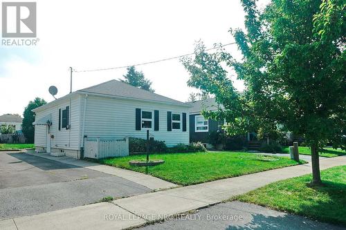 27 Barton Street, St. Catharines (453 - Grapeview), ON - Outdoor