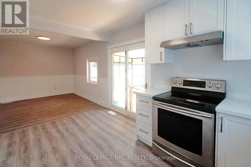 27 Barton Street, St. Catharines (453 - Grapeview), ON - Indoor Photo Showing Kitchen