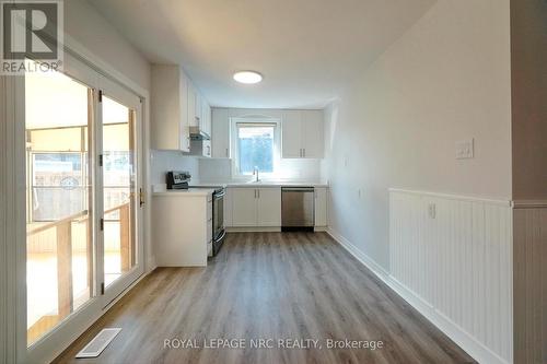 27 Barton Street, St. Catharines (453 - Grapeview), ON - Indoor Photo Showing Kitchen