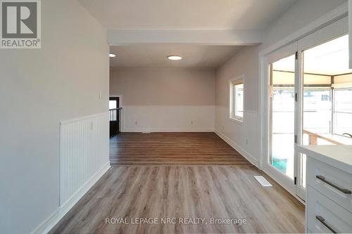 27 Barton Street, St. Catharines (453 - Grapeview), ON - Indoor Photo Showing Other Room