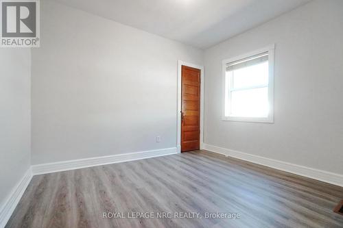 27 Barton Street, St. Catharines (453 - Grapeview), ON - Indoor Photo Showing Other Room