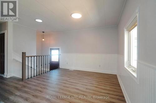 27 Barton Street, St. Catharines (453 - Grapeview), ON - Indoor Photo Showing Other Room