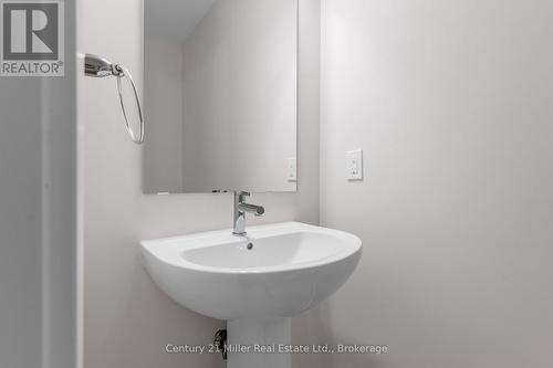 1285 Anthonia Trail, Oakville (1010 - Jm Joshua Meadows), ON - Indoor Photo Showing Bathroom