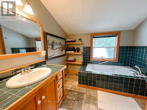 74 Carling Bay Road W, Carling, ON - Indoor Photo Showing Bathroom