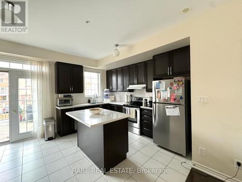 2 - 18 Cathedral High Street, Markham, ON - Indoor Photo Showing Kitchen