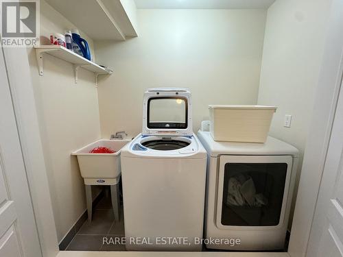 2 - 18 Cathedral High Street, Markham, ON - Indoor Photo Showing Laundry Room