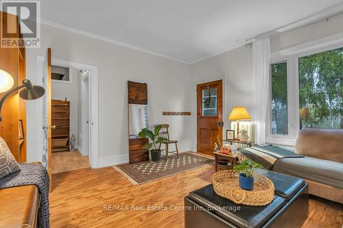 128 Dufferin Street, Guelph (Exhibition Park), ON - Indoor Photo Showing Living Room