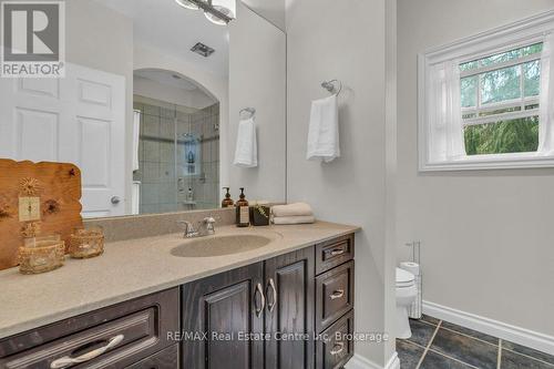 128 Dufferin Street, Guelph (Exhibition Park), ON - Indoor Photo Showing Bathroom