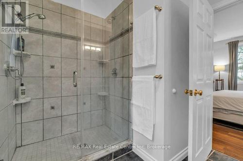 128 Dufferin Street, Guelph (Exhibition Park), ON - Indoor Photo Showing Bathroom