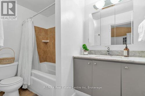 128 Dufferin Street, Guelph (Exhibition Park), ON - Indoor Photo Showing Bathroom