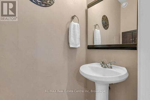 128 Dufferin Street, Guelph (Exhibition Park), ON - Indoor Photo Showing Bathroom