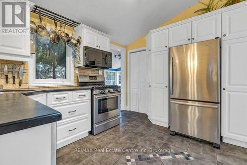 128 Dufferin Street, Guelph (Exhibition Park), ON - Indoor Photo Showing Kitchen