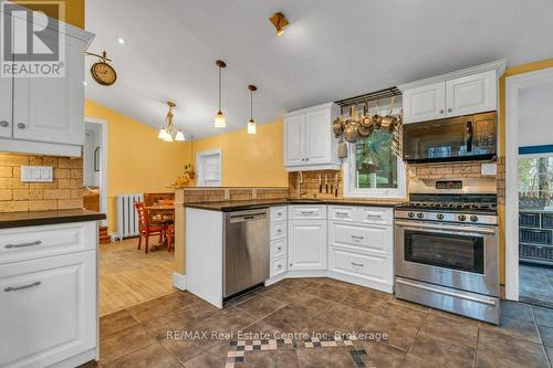 128 Dufferin Street, Guelph (Exhibition Park), ON - Indoor Photo Showing Kitchen