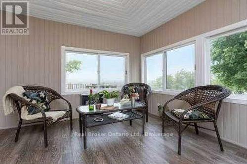 9408 17Th Side Road, Erin, ON - Indoor Photo Showing Living Room