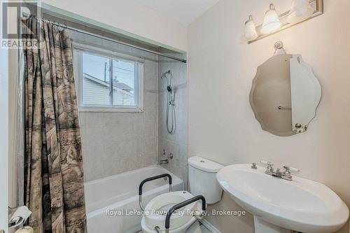 98 Glenburnie Drive, Guelph (Grange Hill East), ON - Indoor Photo Showing Bathroom