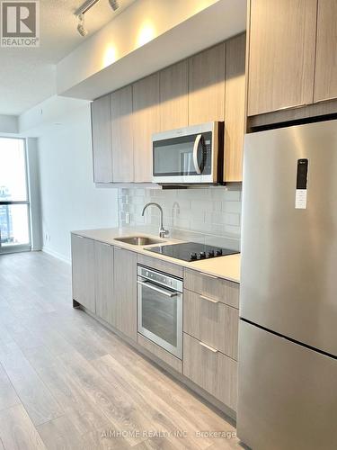 2801 - 32 Forest Manor Road, Toronto, ON - Indoor Photo Showing Kitchen