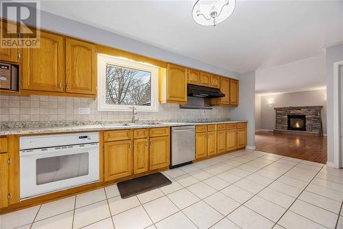 1547 Randy Road, Sarnia, ON - Indoor Photo Showing Kitchen