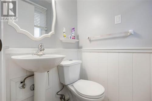 1547 Randy Road, Sarnia, ON - Indoor Photo Showing Bathroom