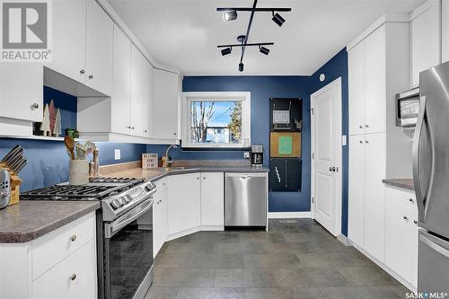 116 Riddell Crescent, Regina, SK - Indoor Photo Showing Kitchen With Stainless Steel Kitchen