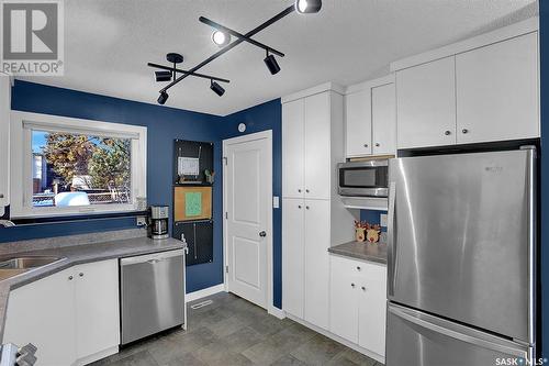 116 Riddell Crescent, Regina, SK - Indoor Photo Showing Kitchen With Stainless Steel Kitchen