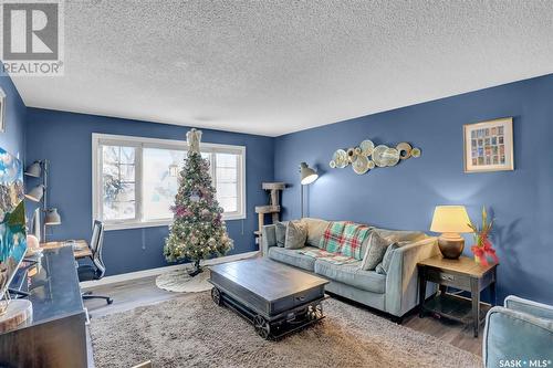 116 Riddell Crescent, Regina, SK - Indoor Photo Showing Living Room