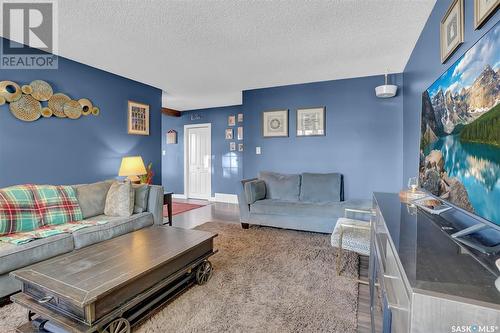 116 Riddell Crescent, Regina, SK - Indoor Photo Showing Living Room