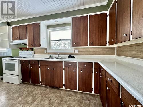 Hwy 80 Acreage - Rm Of Churchbridge, Churchbridge Rm No. 211, SK - Indoor Photo Showing Kitchen With Double Sink