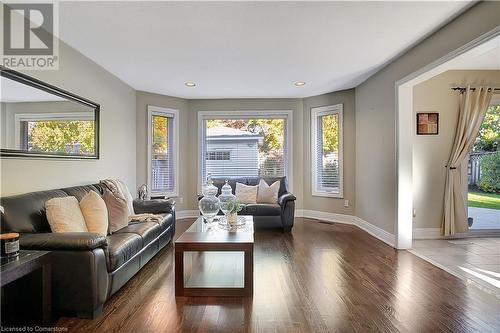 764 Saginaw Parkway, Cambridge, ON - Indoor Photo Showing Living Room