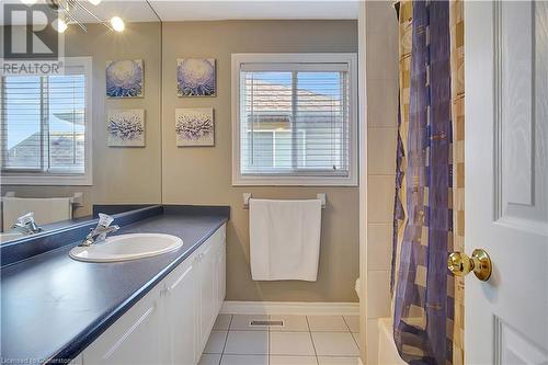 764 Saginaw Parkway, Cambridge, ON - Indoor Photo Showing Bathroom