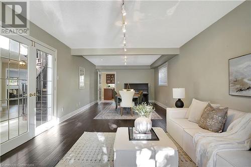 764 Saginaw Parkway, Cambridge, ON - Indoor Photo Showing Living Room