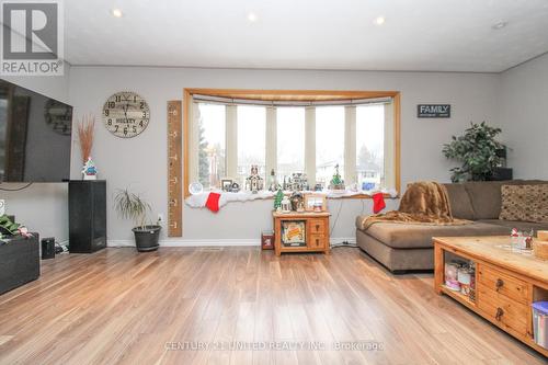 1495 Fair Avenue, Peterborough (Monaghan), ON - Indoor Photo Showing Living Room