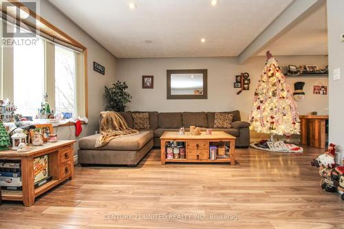 1495 Fair Avenue, Peterborough (Monaghan), ON - Indoor Photo Showing Living Room