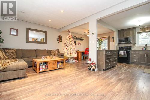 1495 Fair Avenue, Peterborough (Monaghan), ON - Indoor Photo Showing Living Room