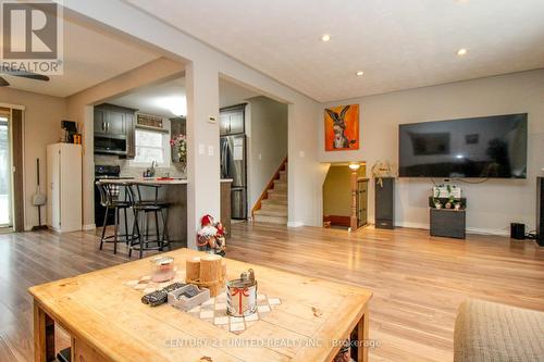 1495 Fair Avenue, Peterborough (Monaghan), ON - Indoor Photo Showing Living Room