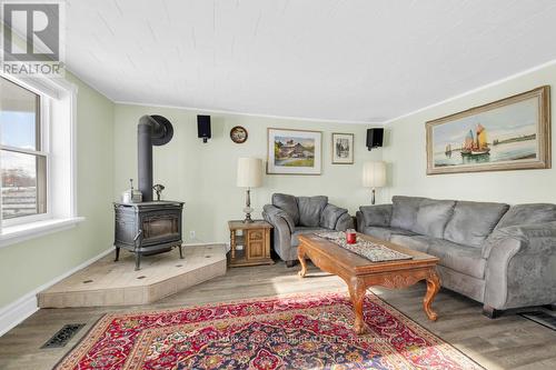 231 Lynch Road, Tweed, ON - Indoor Photo Showing Living Room