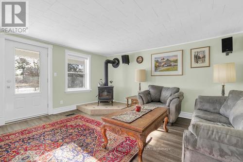 231 Lynch Road, Tweed, ON - Indoor Photo Showing Living Room