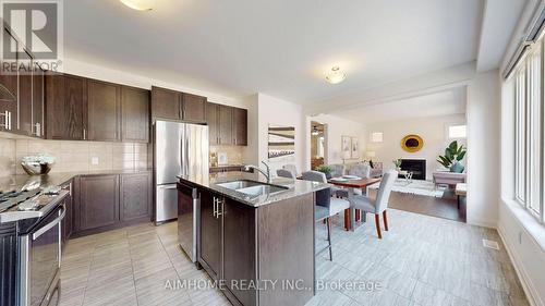 23 Snap Dragon Trail, East Gwillimbury, ON - Indoor Photo Showing Kitchen With Double Sink With Upgraded Kitchen