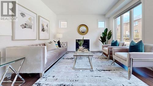 23 Snap Dragon Trail, East Gwillimbury, ON - Indoor Photo Showing Living Room