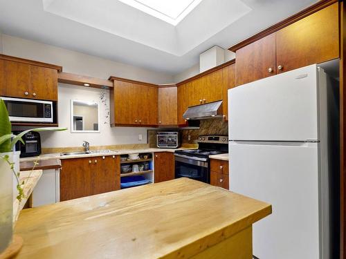 Kitchen - 253  - 263 Rue Principale, Grenville, QC - Indoor Photo Showing Kitchen With Double Sink