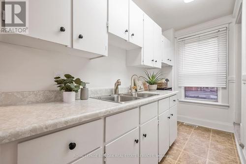 5816 Summer Street, Niagara Falls, ON - Indoor Photo Showing Kitchen With Double Sink