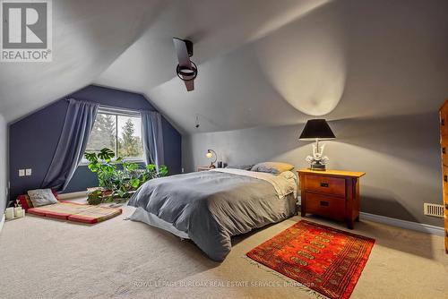 5816 Summer Street, Niagara Falls, ON - Indoor Photo Showing Bedroom