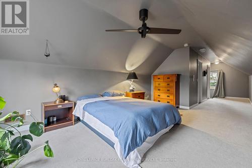 5816 Summer Street, Niagara Falls, ON - Indoor Photo Showing Bedroom