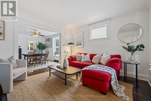 5816 Summer Street, Niagara Falls, ON - Indoor Photo Showing Living Room