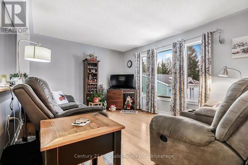 307403 Centre Line A E, Grey Highlands, ON - Indoor Photo Showing Living Room